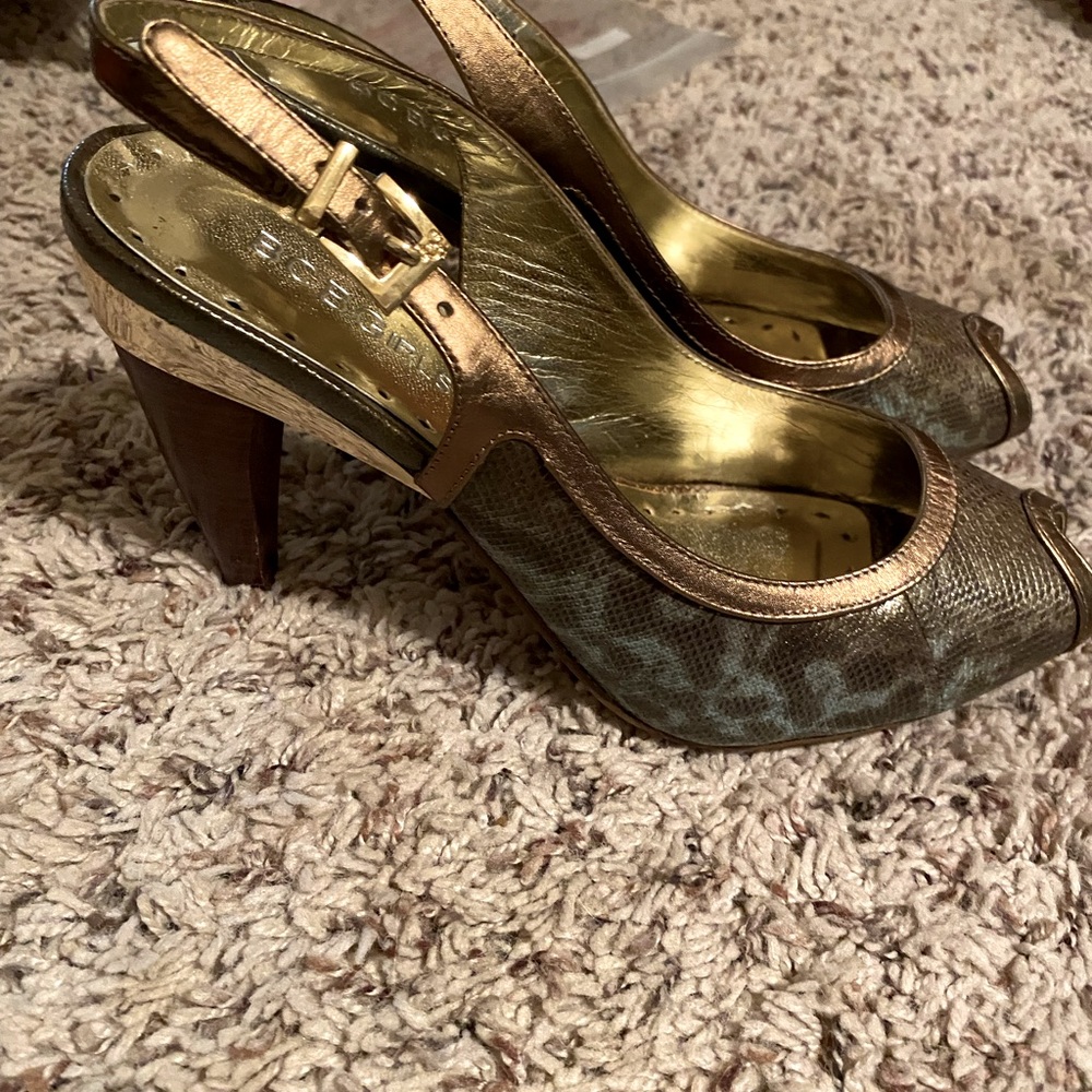 Snake skin like Peep Toe Heels. Gold with green. Size 7-1/2. Excellent condition